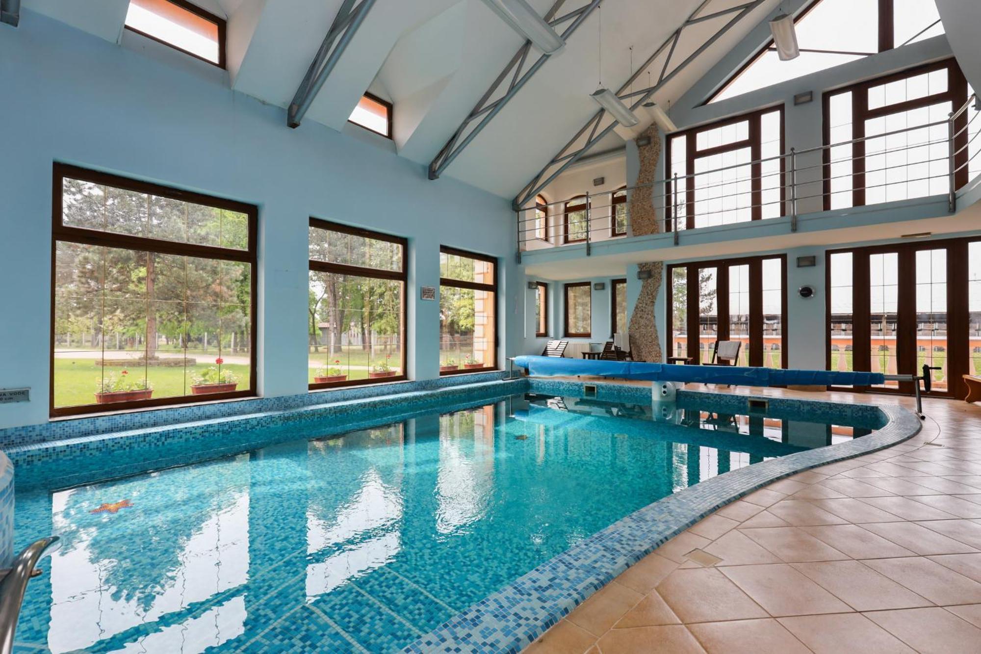 Hotel Villa Majur 苏博蒂察 外观 照片