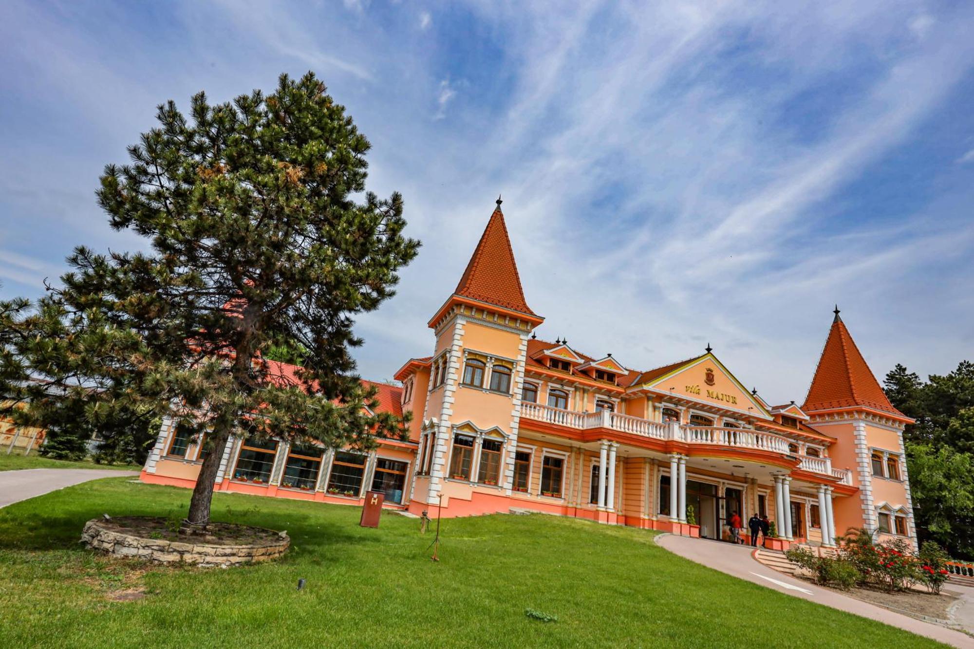 Hotel Villa Majur 苏博蒂察 外观 照片