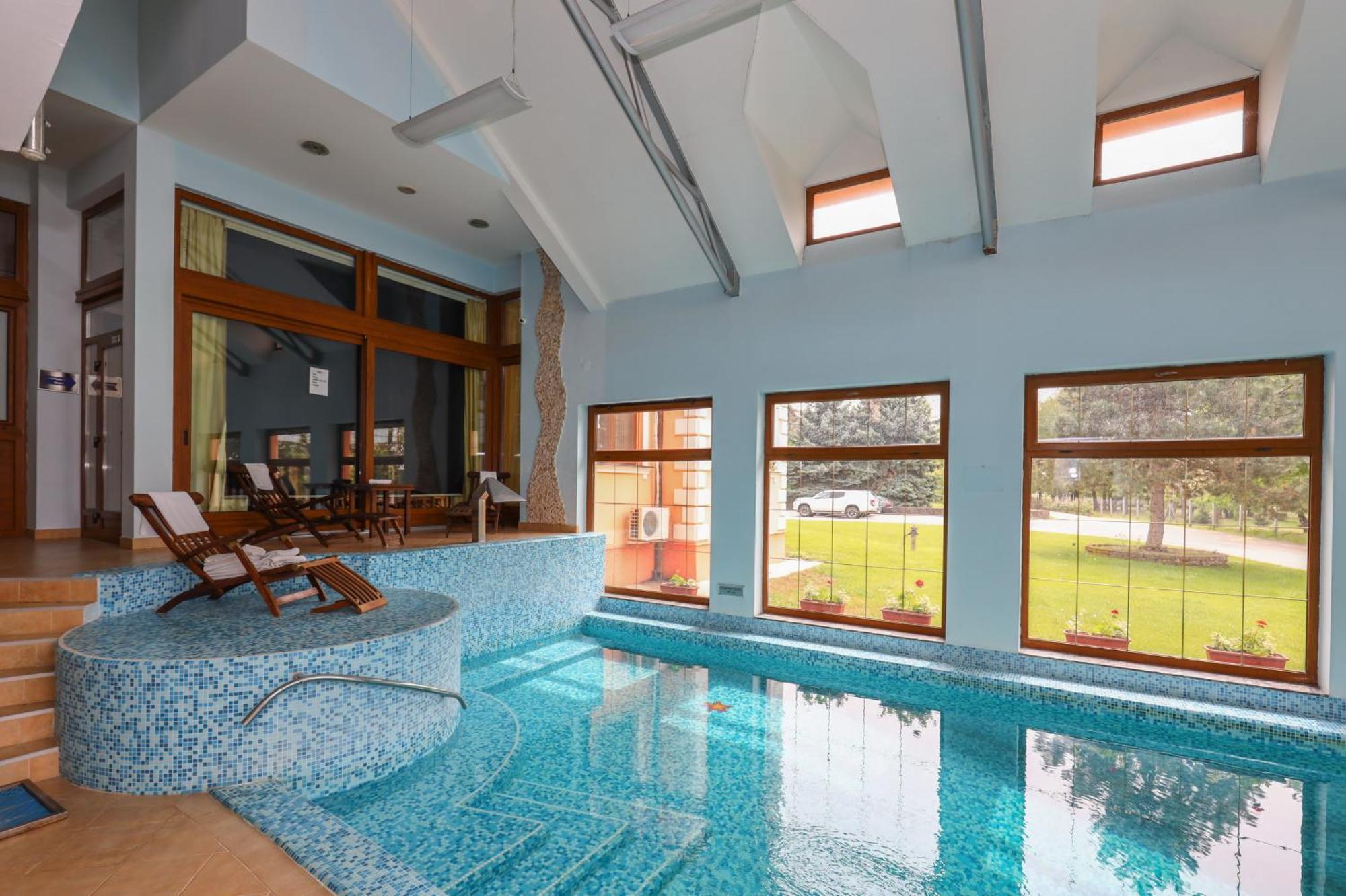 Hotel Villa Majur 苏博蒂察 外观 照片