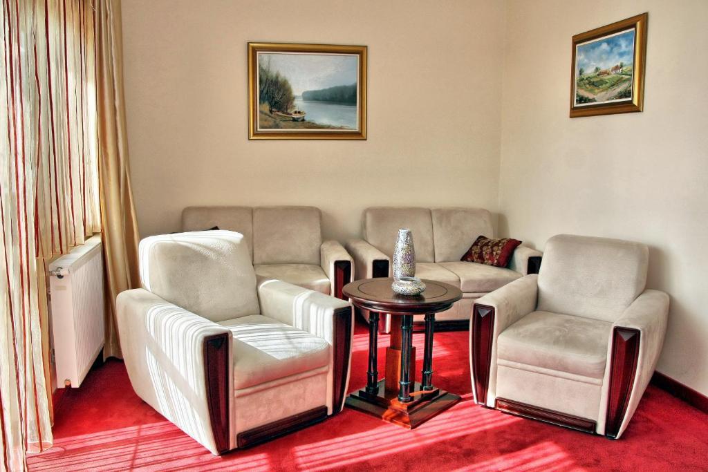 Hotel Villa Majur 苏博蒂察 外观 照片